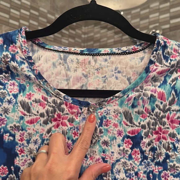 Health Pro nursing scrub top -size small (generous) - Picture 2 of 4